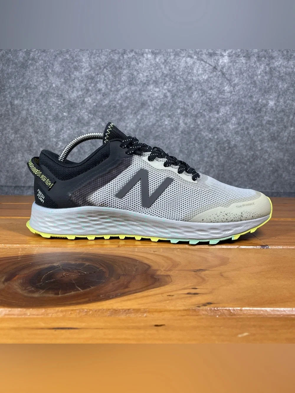 New Balance Fresh Foam Arishi Trail Womens 10 D Wide Gray Running Shoes WTARISS1